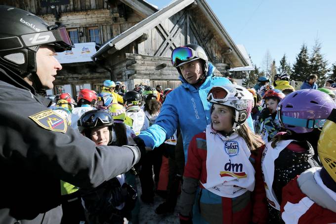 Predsednik republike na smučišču v Cerknem na zaključku akcije "Šolar na smuči"